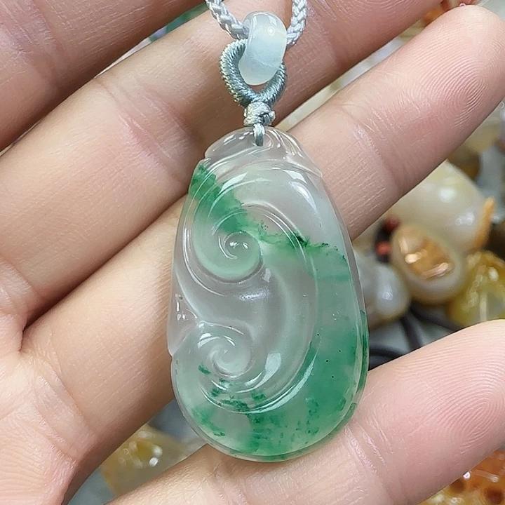 石英质玉合金吊坠