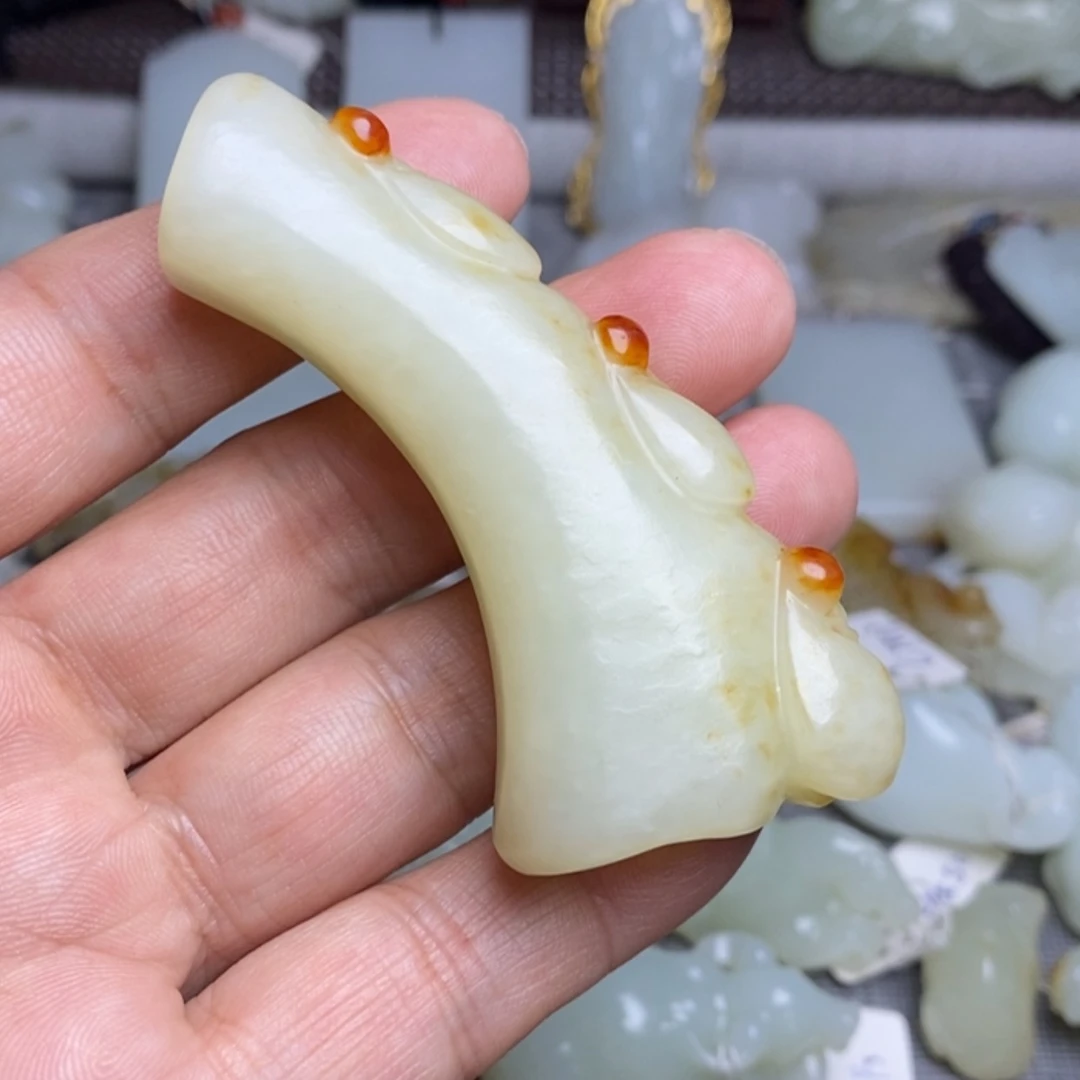 【闪购商品】和田玉（糖玉）颈饰未镶嵌燃***尘