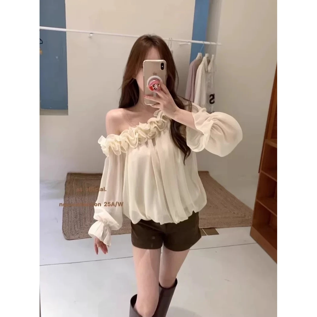 法式温柔度假风立体花朵一字肩长袖衬衫女早秋季甜美宽松花苞上衣