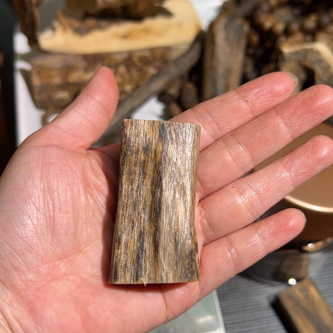 沉香碎屑沉香棋楠素牌块料13.6克