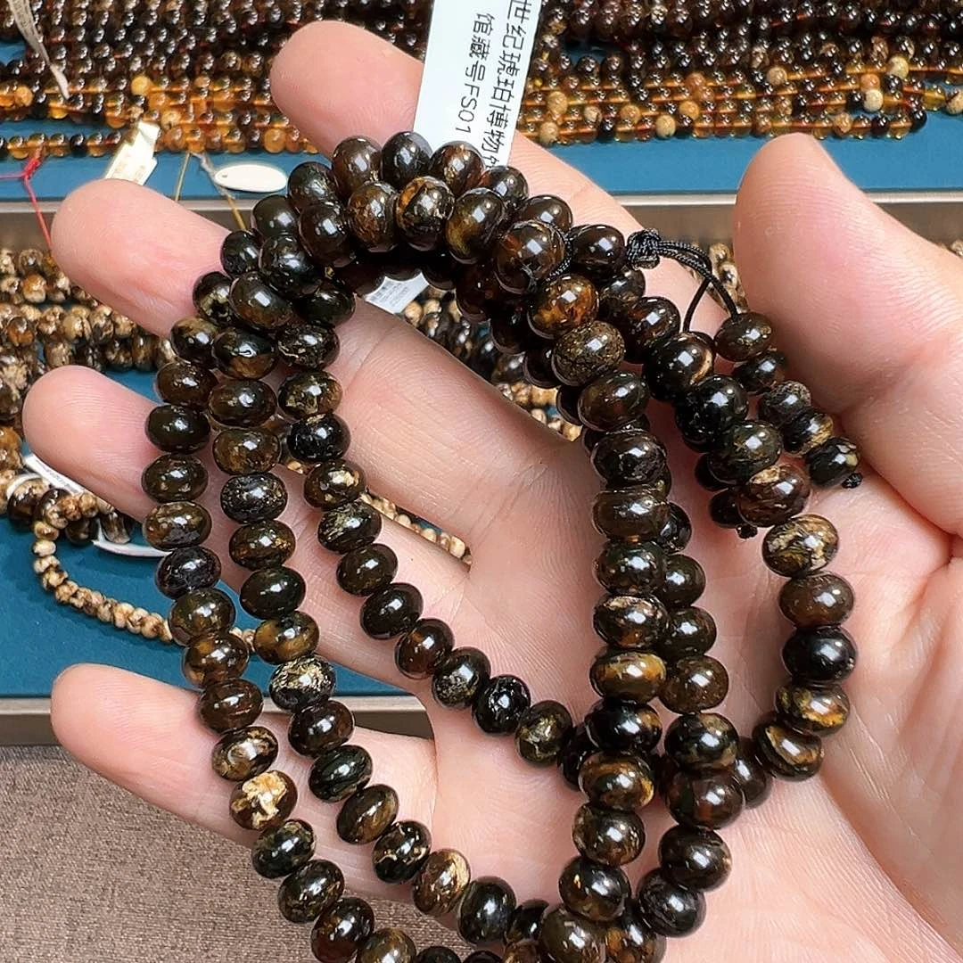 琥珀颈饰未镶嵌抚顺