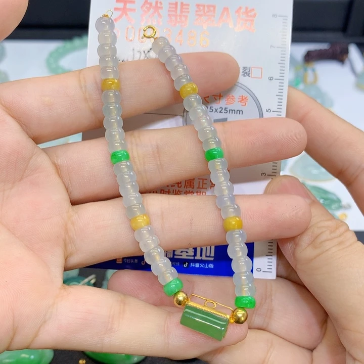 琴***欢颈饰未镶嵌翡翠吊坠