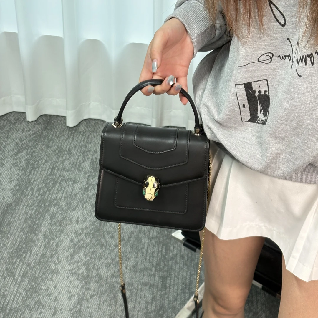 95新 BVLGARI/宝格丽 黑色蛇头手提斜挎包dby