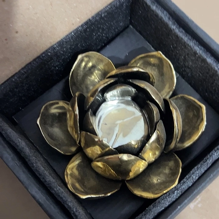 陶瓷瑕疵烛台金色