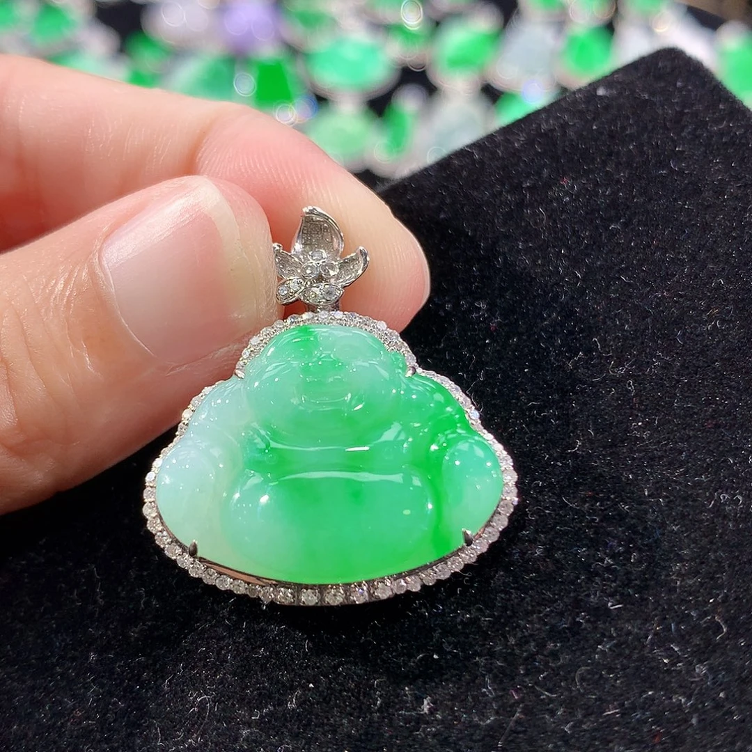 翡翠18K金镶嵌颈饰