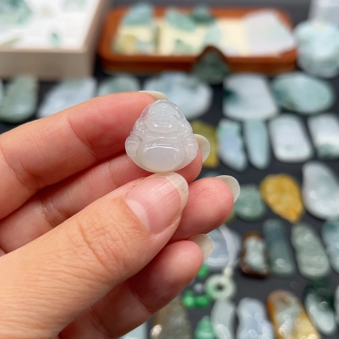 翡翠未镶嵌颈饰佛公