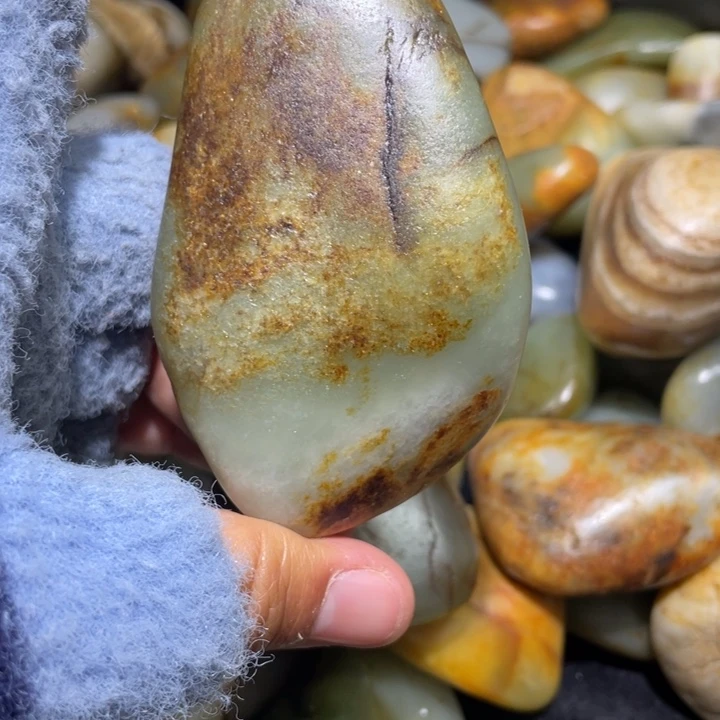 和田玉未镶嵌把件