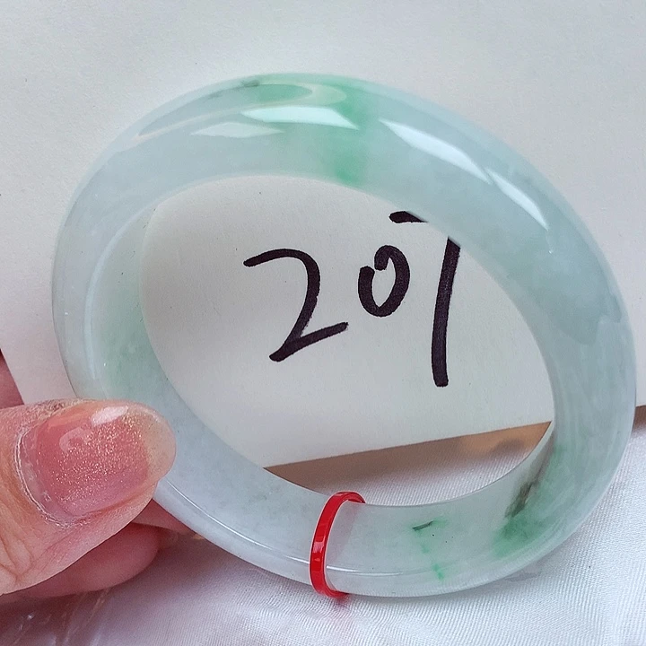 翡翠手镯未镶嵌翡翠