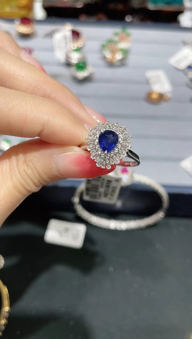 18K金镶嵌天然蓝宝石戒指水滴两用款