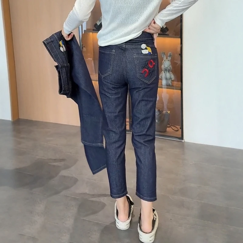 2025秋季新款弹力修身刺绣直筒牛仔裤大码百搭高腰显瘦九分烟管裤