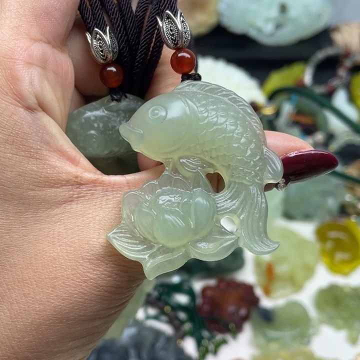 蛇纹石玉未镶嵌颈饰