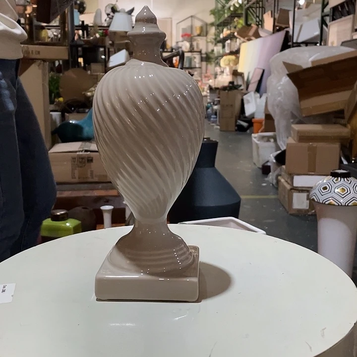 陶瓷花瓶，茶杯茶具。