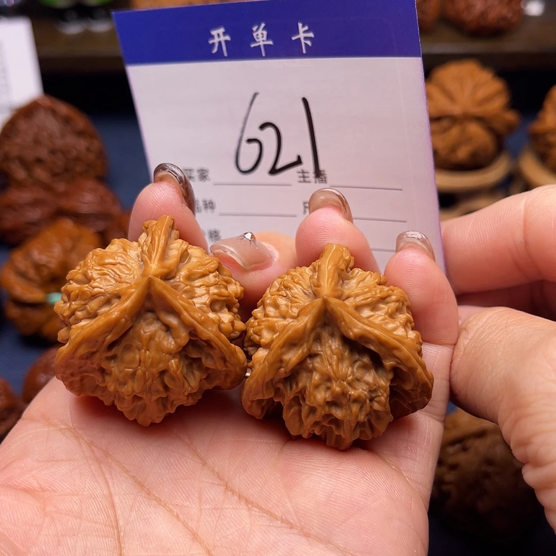 文玩核桃吊坠盘山三棱36