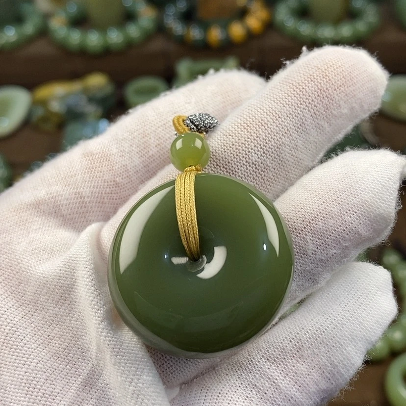 【闪购商品】颈饰未镶嵌岫岩老玉（透闪石质玉）八***