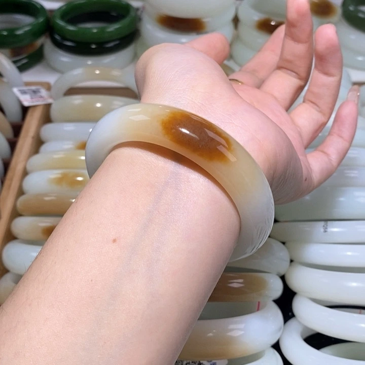 和田玉手镯未镶嵌糖白镯57