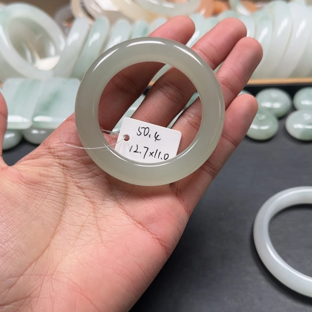 石英质玉未镶嵌手镯东陵玉手镯