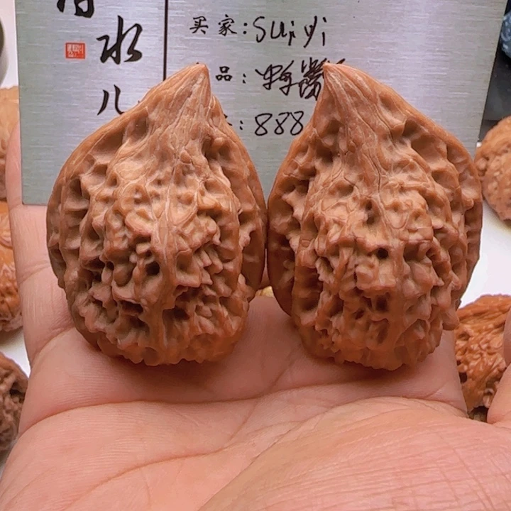 S***i吊坠桃核鸭嘴兽子
