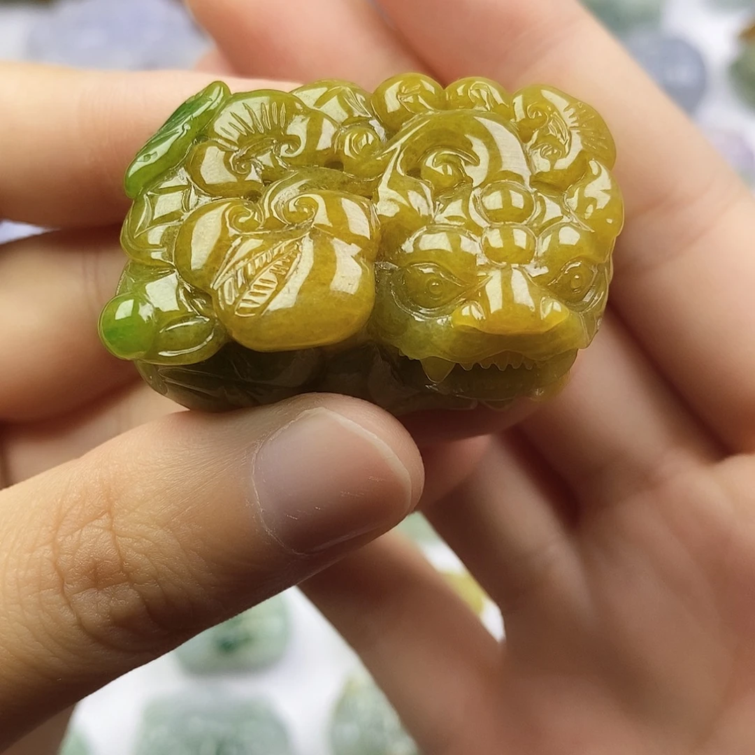 颈饰未镶嵌翡翠貔貅