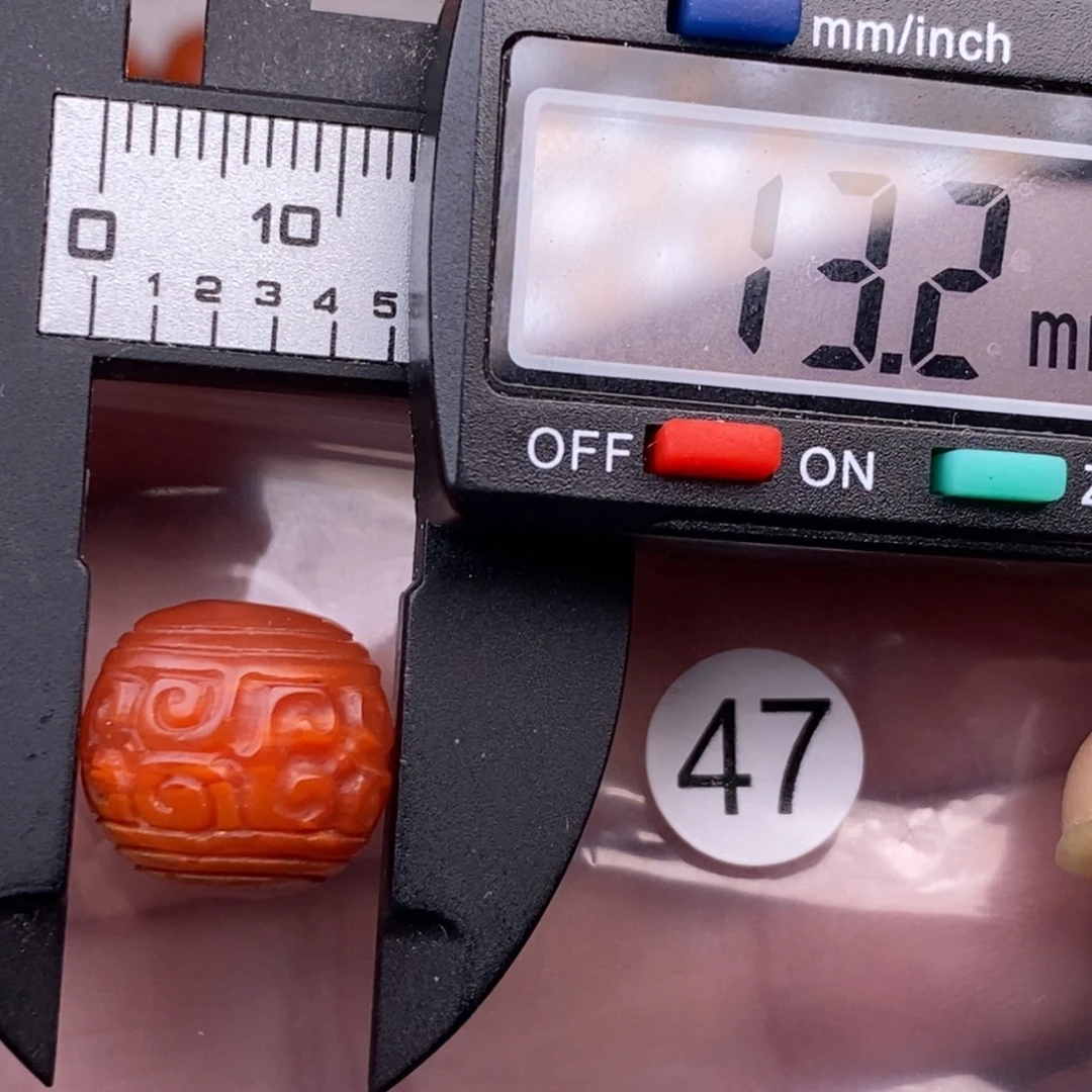 南红玛瑙未镶嵌配饰有瑕疵