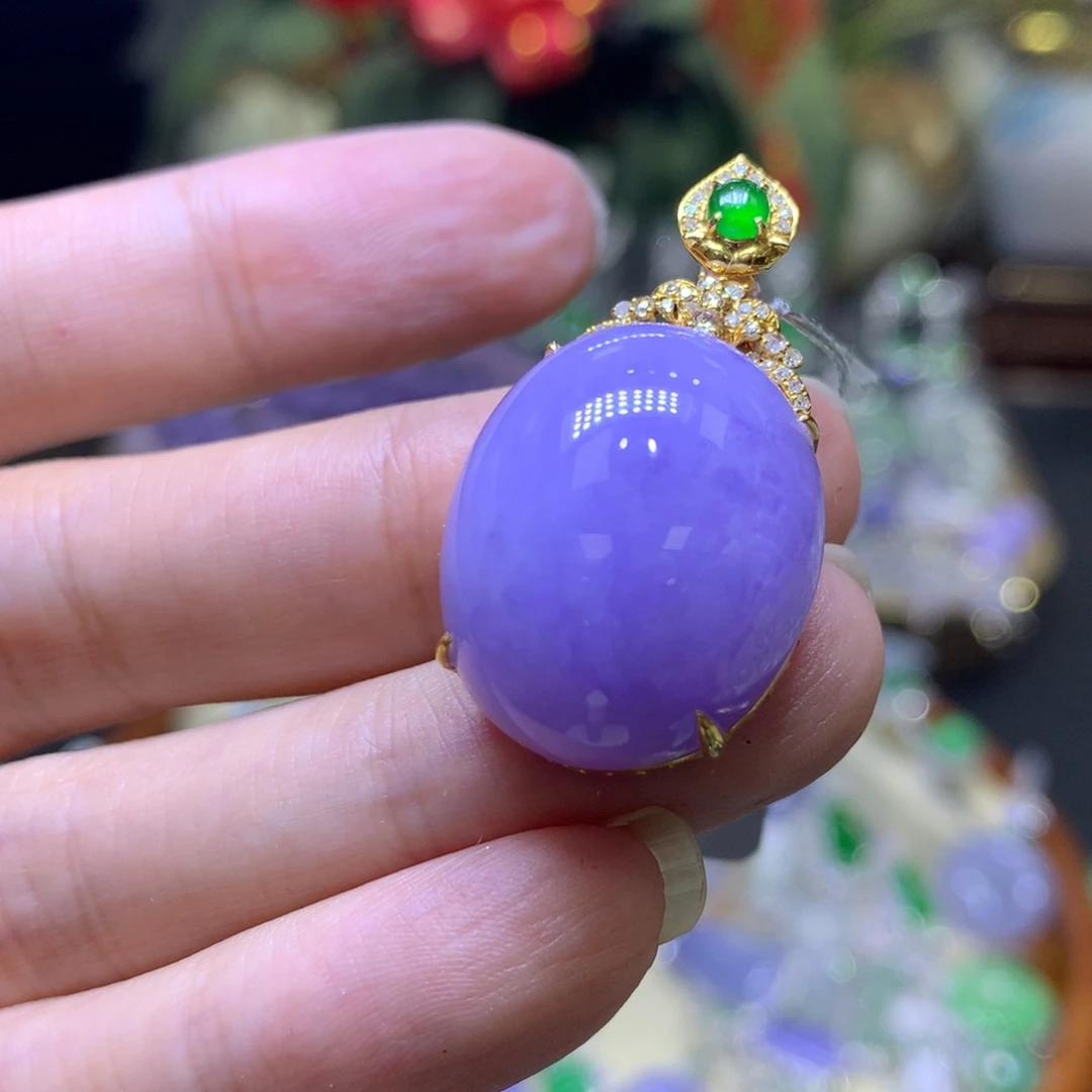 颈饰18K金镶嵌翡翠