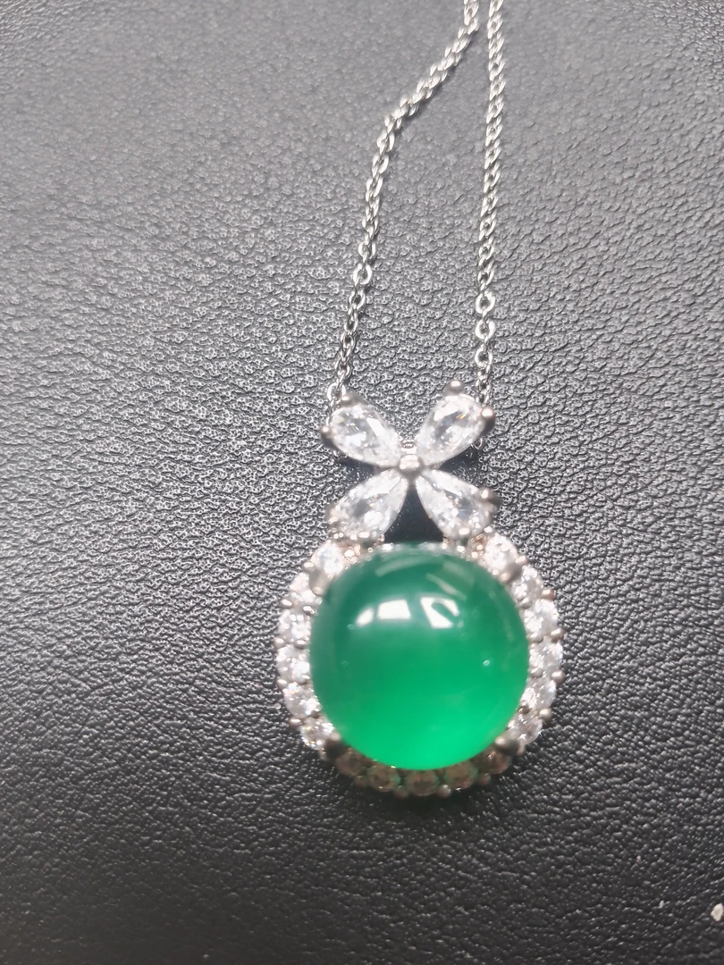 【经典永恒光芒四射】绿吊坠CC---228轻奢