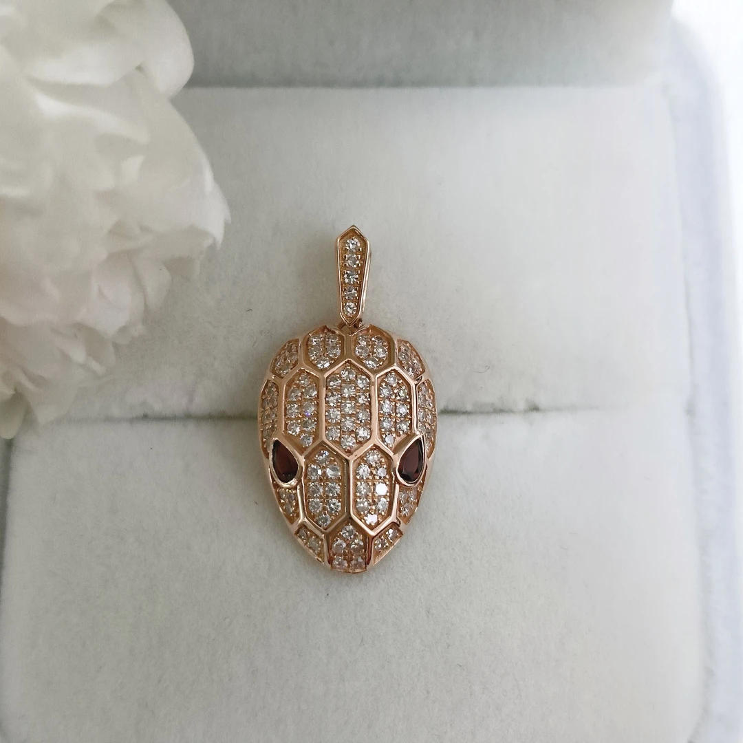 18k金蛇头钻石吊坠 天然钻闪亮灵蛇高级感小众设计感精致钻石吊坠