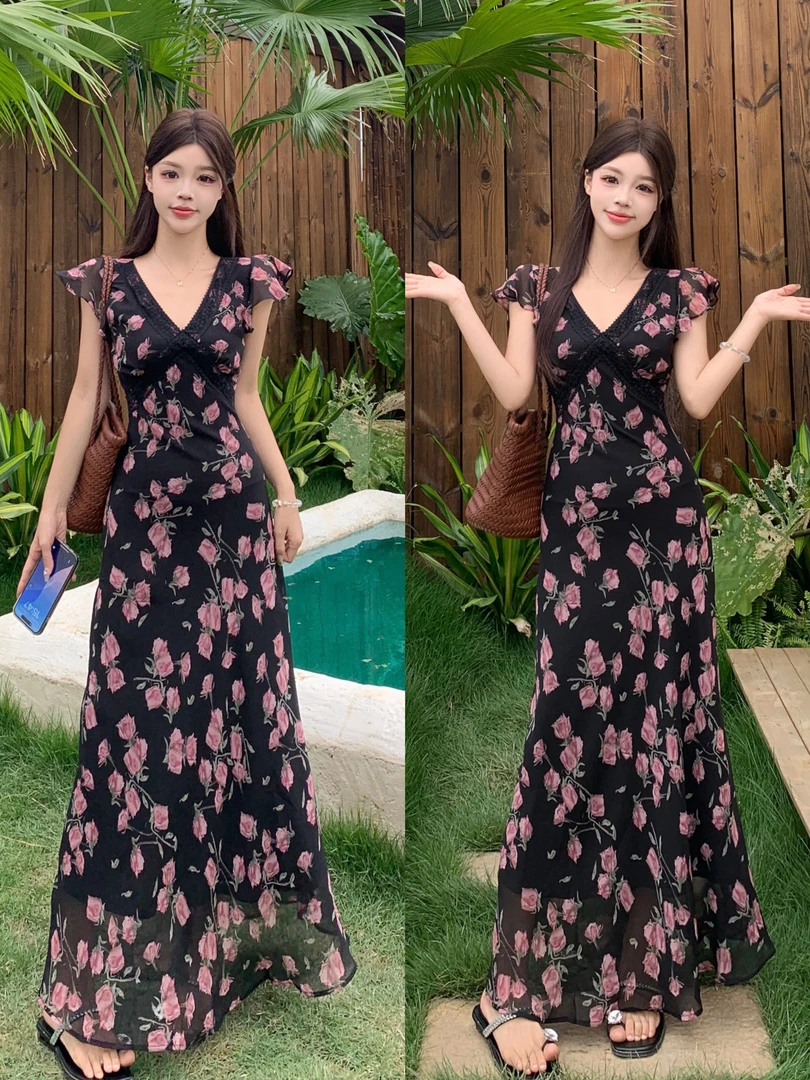 大码V领小飞袖碎花连衣裙女2025夏季法式绝美气质收腰黑色长裙女