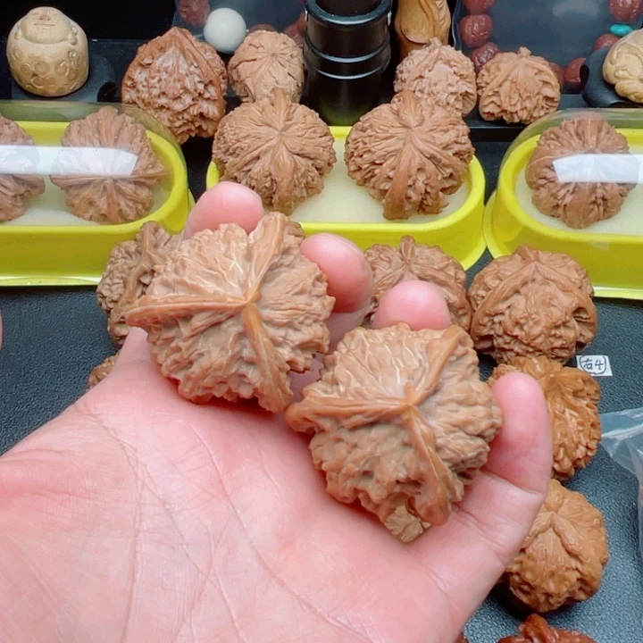 把件文玩核桃盘山三棱41×40×40