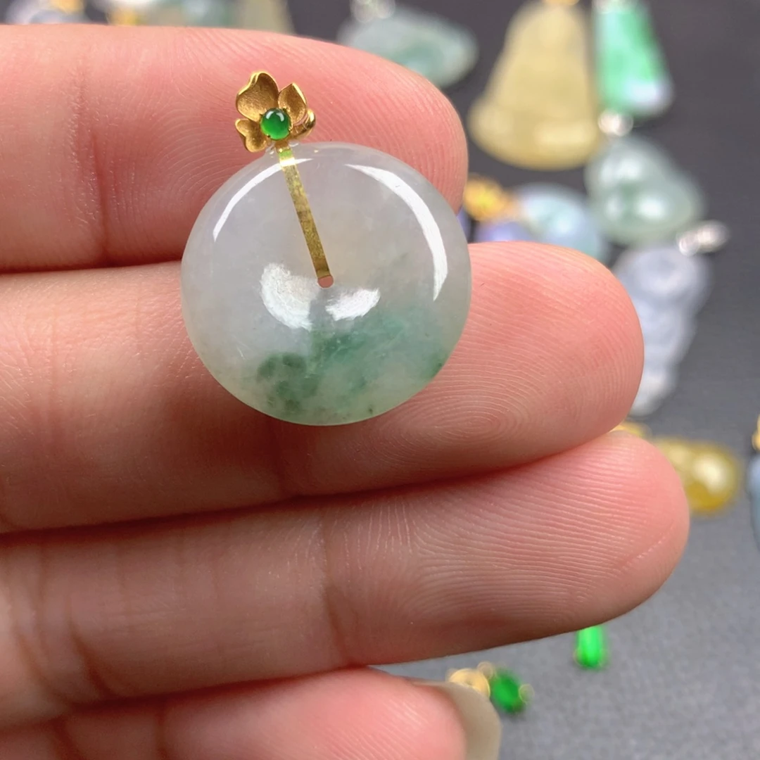 【闪购商品】颈饰18K金镶嵌翡翠