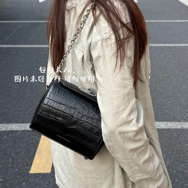 99新 Alexander McQueen/亚历山大·麦昆 黑银鳄压盒子单肩包