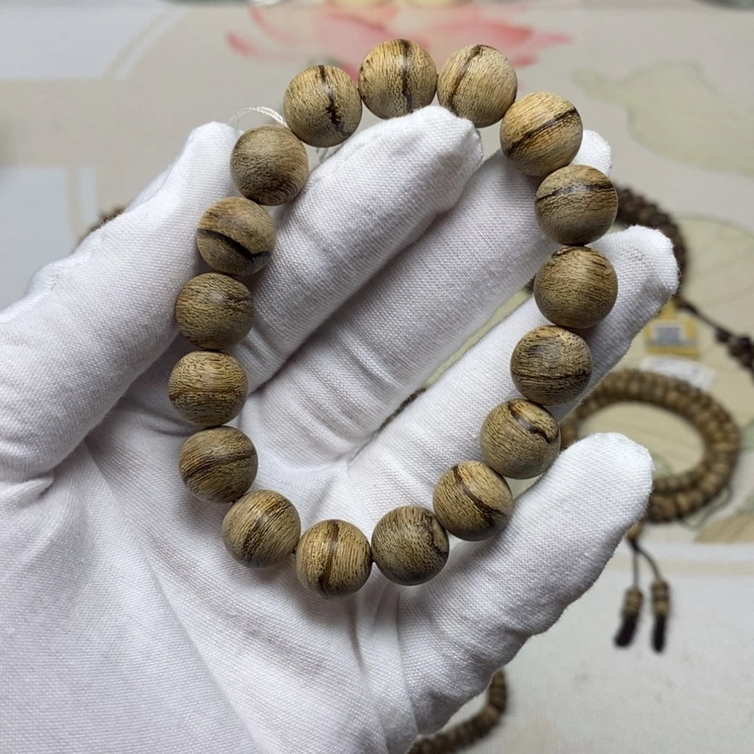 沉香手串马泥涝 11单 9克