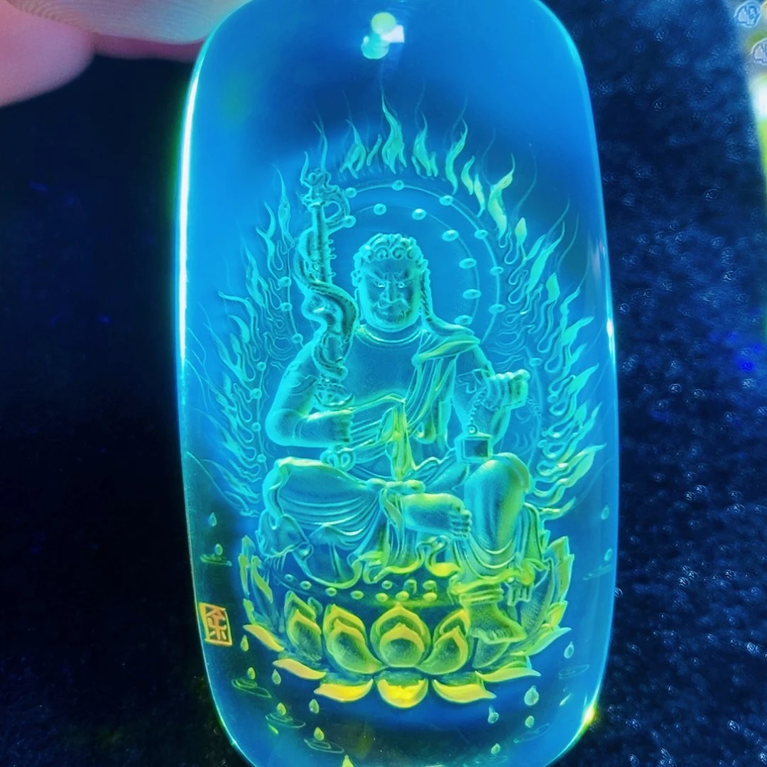 【闪购商品】未镶嵌颈饰金珀琥珀阴雕