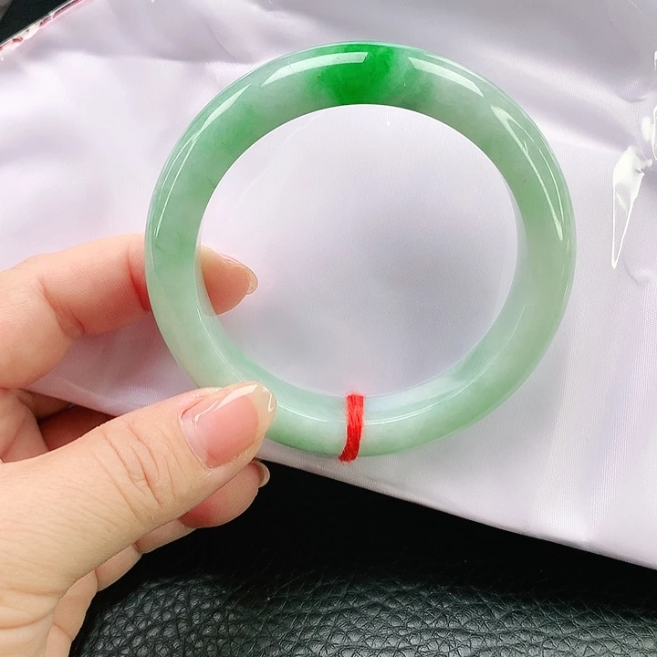 翡翠手镯未镶嵌翡翠261