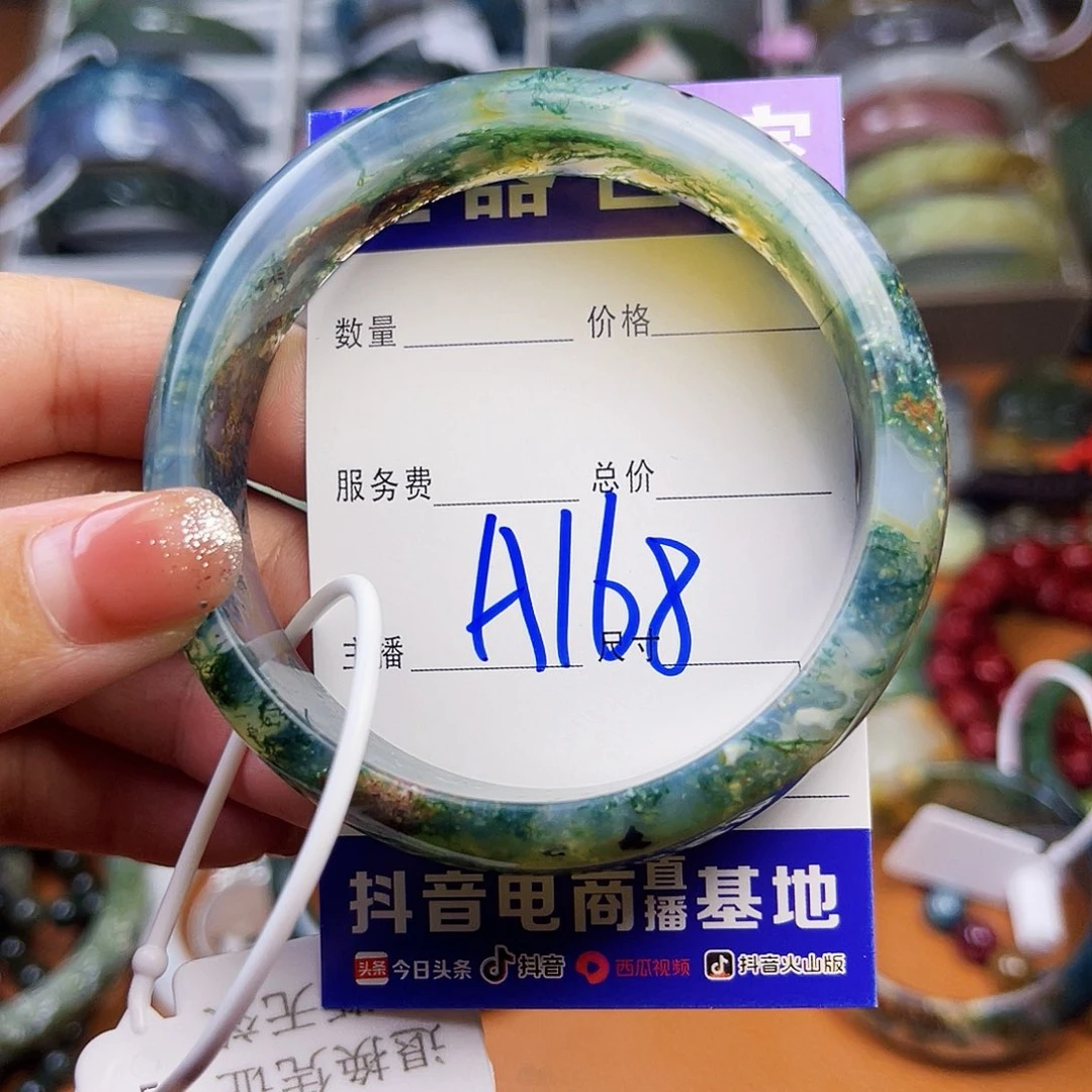 颈饰未镶嵌石英岩玉