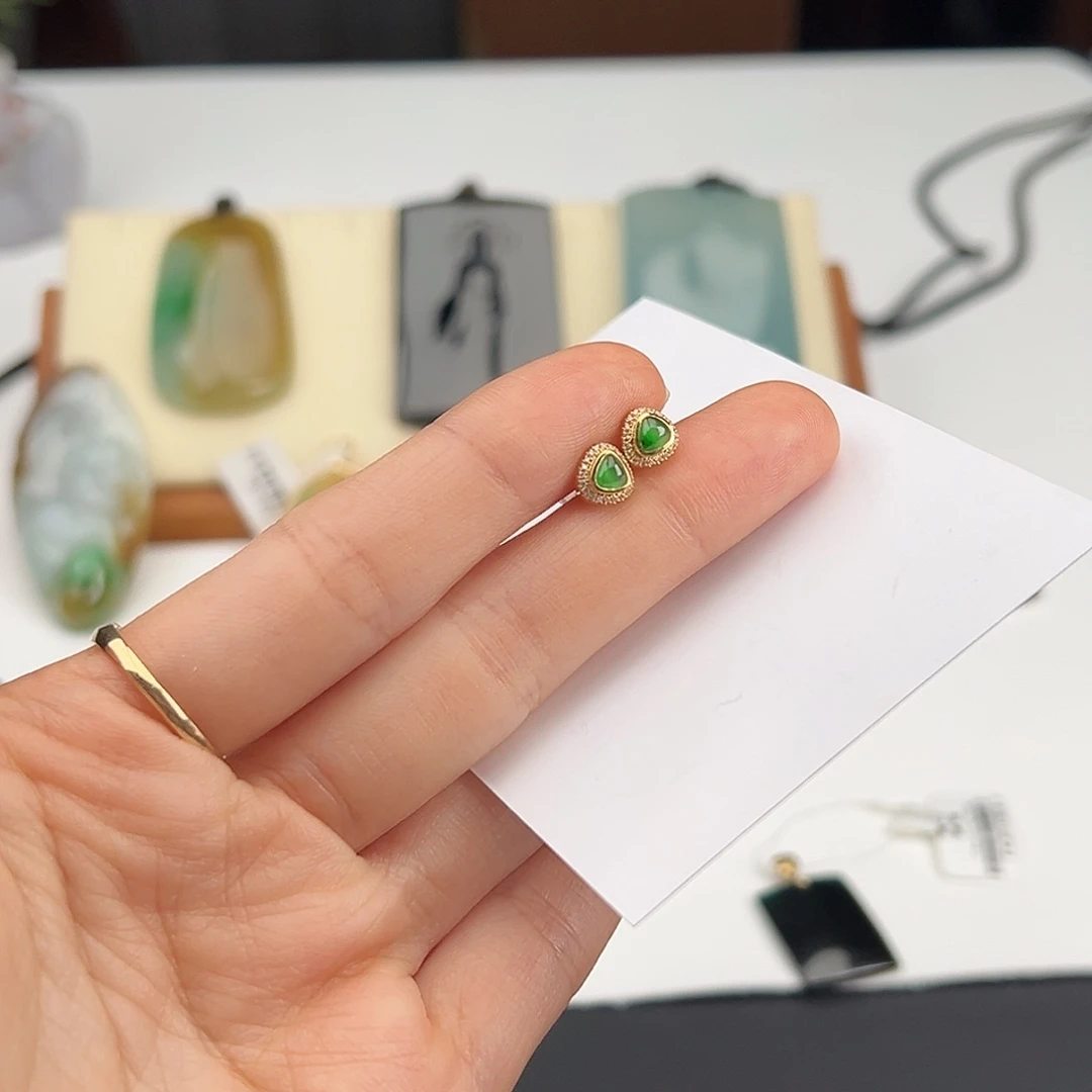 翡翠18K金镶嵌耳饰