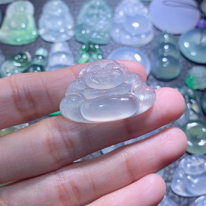 翡翠颈饰未镶嵌佛