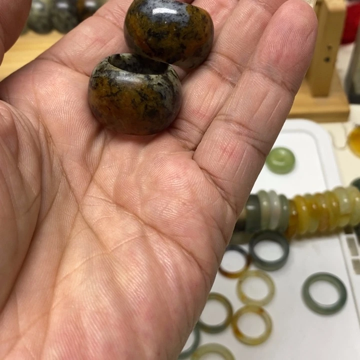 未镶嵌蛇纹石玉天然岫玉细条戒指冰透