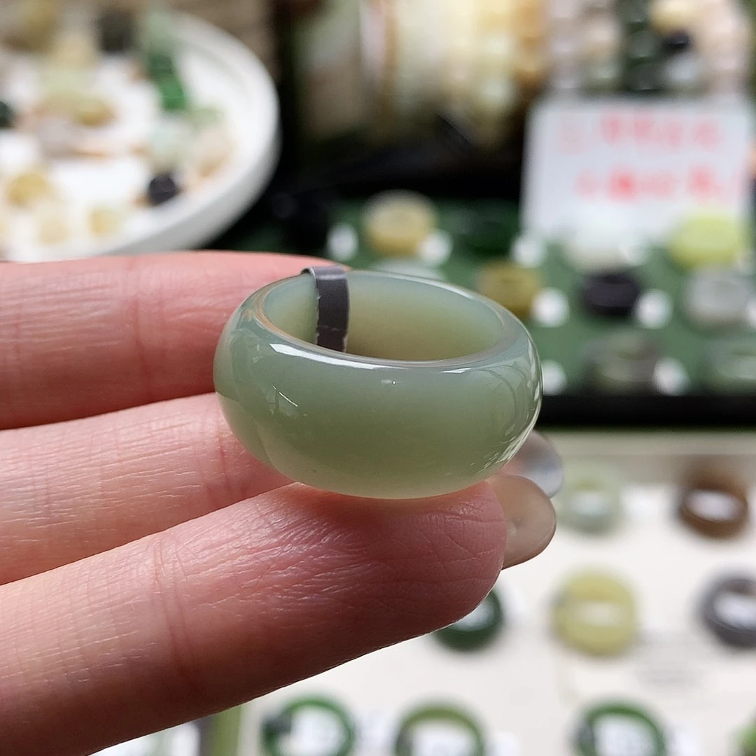 未镶嵌戒指和田玉
