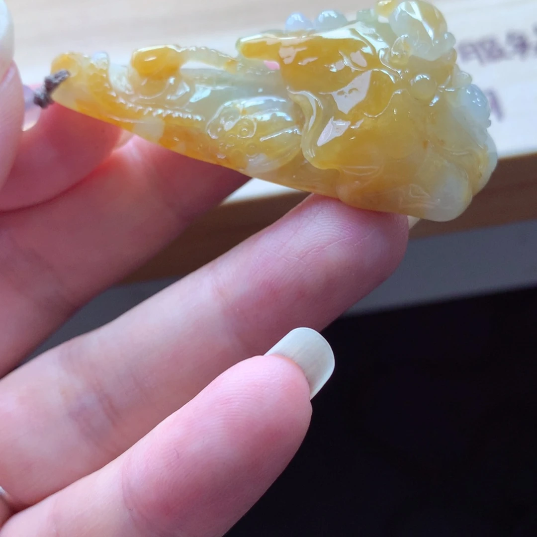 翡翠颈饰未镶嵌吊坠