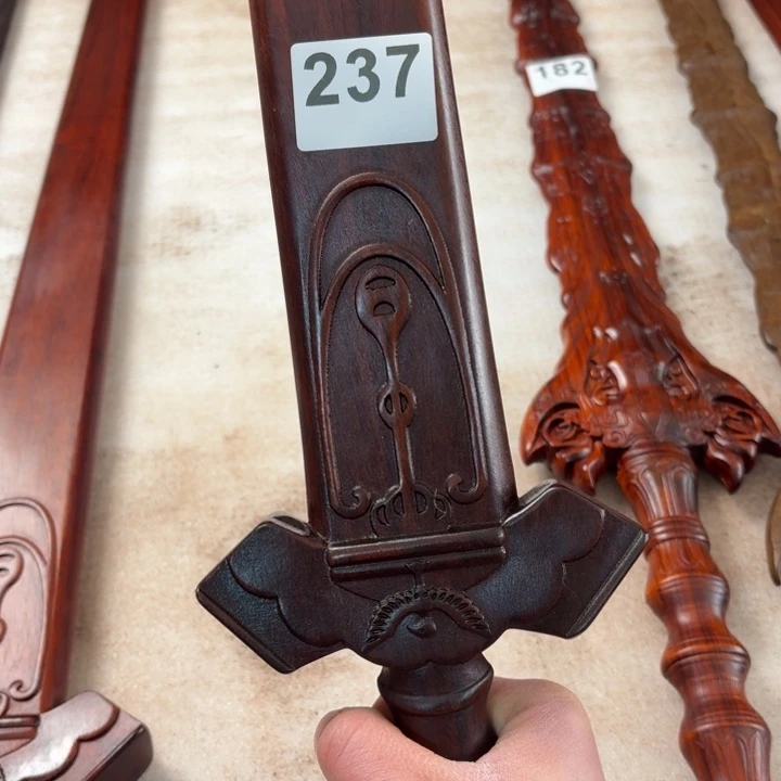 非洲紫檀（红花梨）超****动编号237玄铁重剑