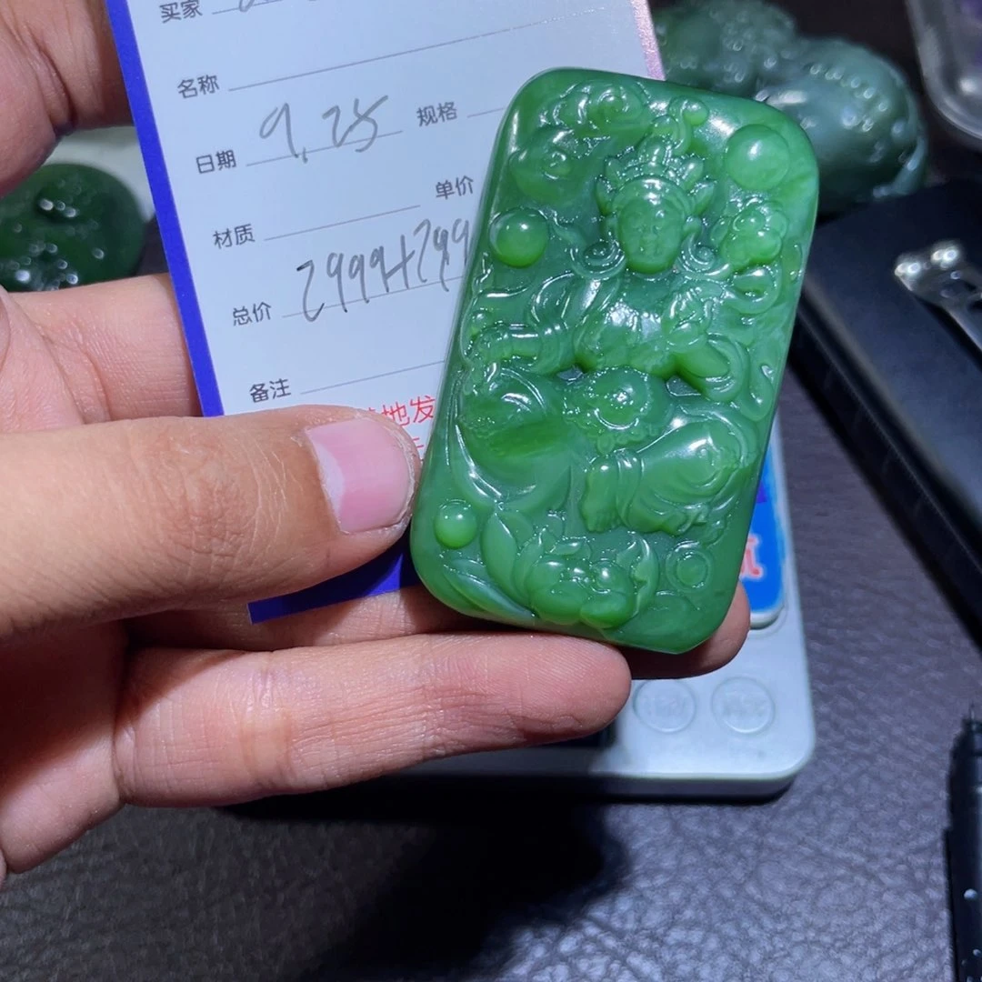 颈饰未镶嵌和田玉欢**鱼
