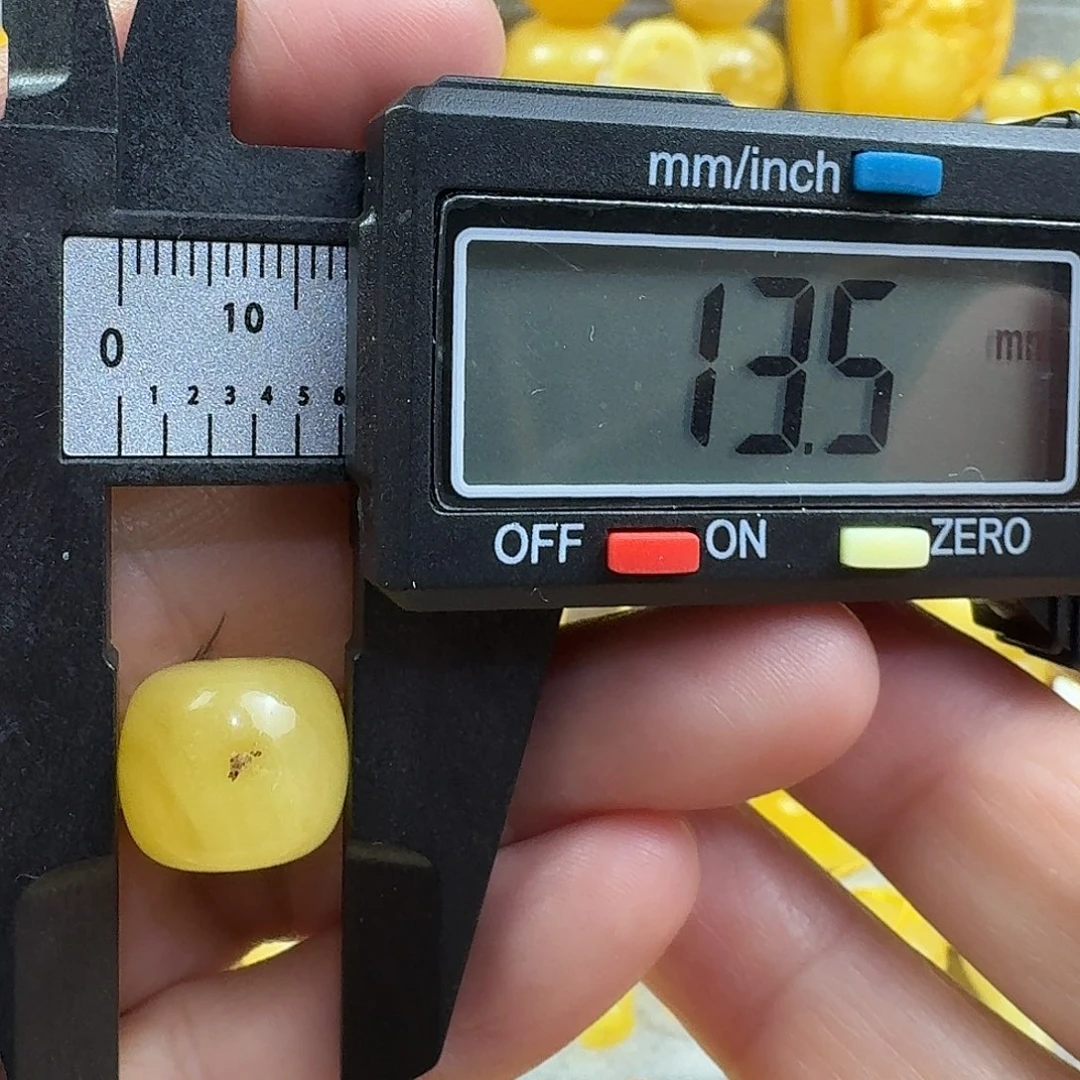 蜜蜡未镶嵌裸石26杂