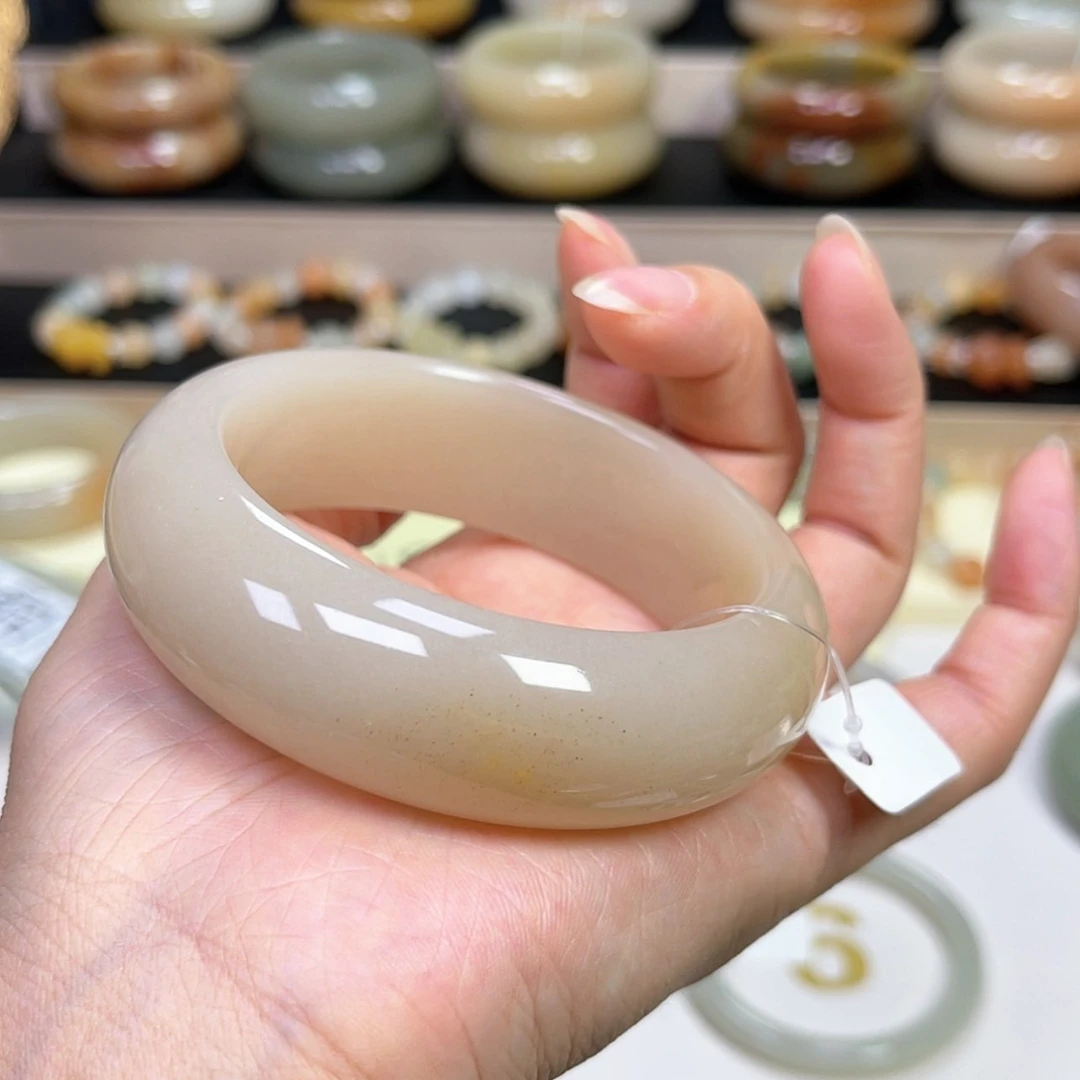 【闪购商品】石英质玉手镯未镶嵌小*