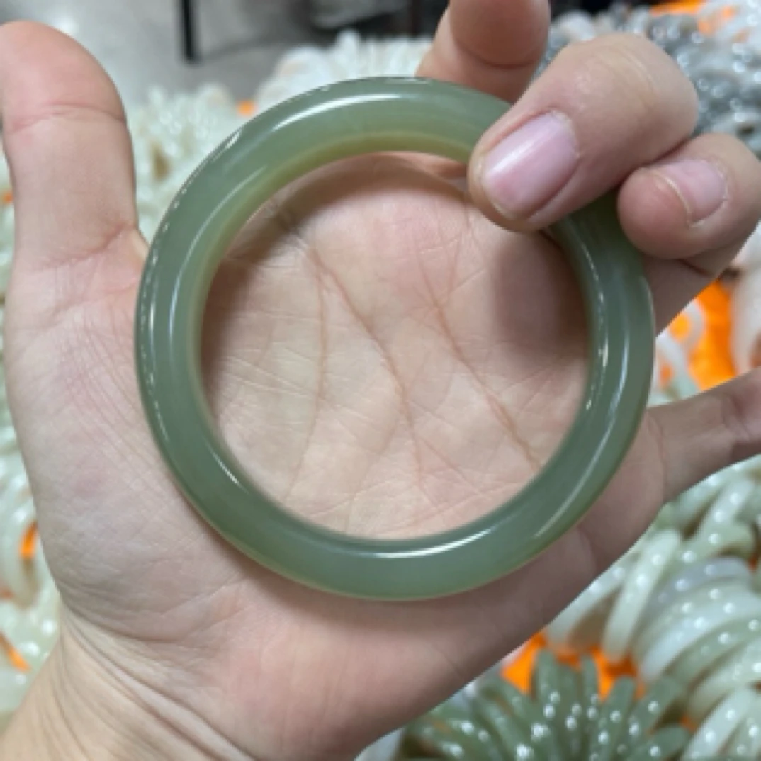 【硕玉斋】和田玉气质款湖水绿手镯