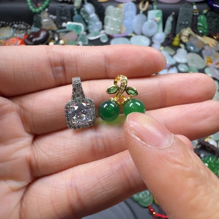 向***花合金颈饰玛瑙/玉髓樱桃吊坠