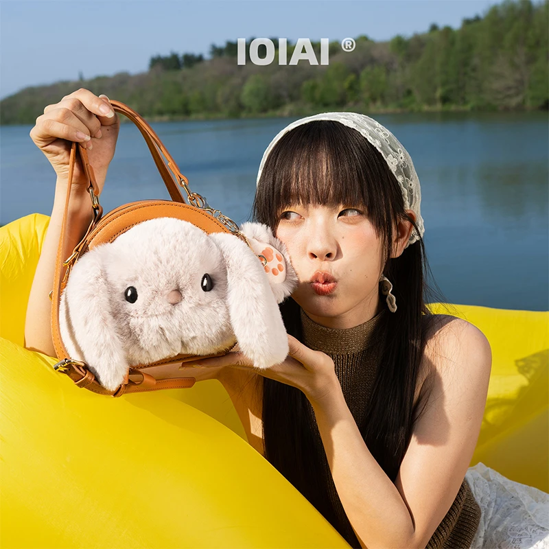 IOIAI原创设计包包女式2025新款斜挎包可爱兔子皮革手提单肩包包