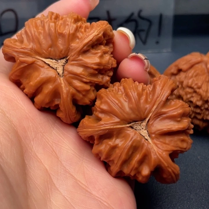 优***秀文玩核桃吊坠白狮子