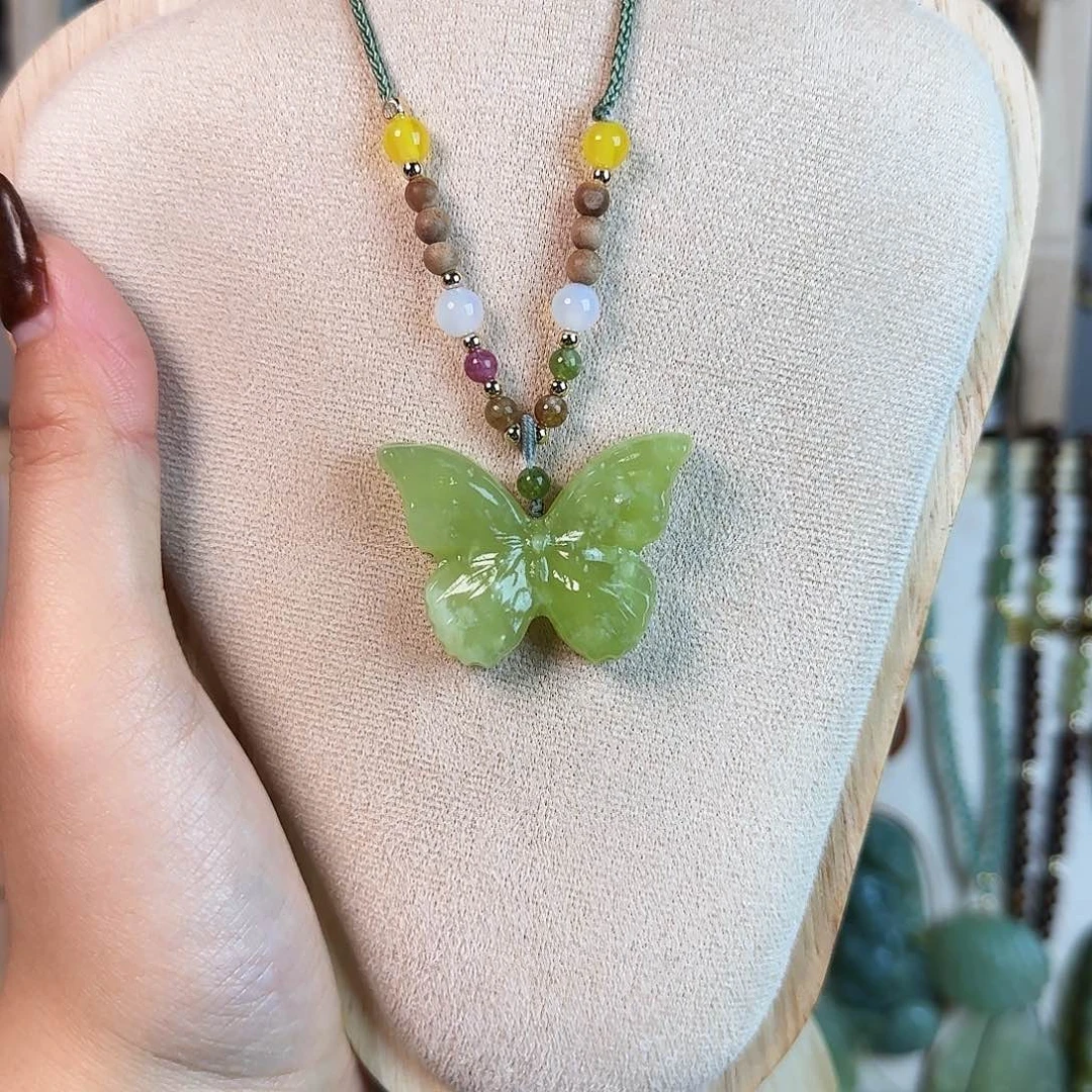 雨***步蛇纹石玉未镶嵌颈饰