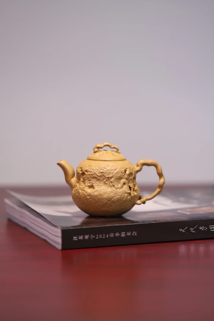 隐龙供春·全手工           容量150cc/原矿黄金段泥