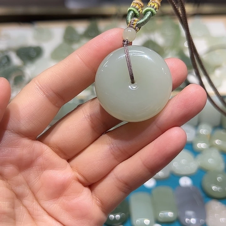 雾***月和田玉未镶嵌颈饰